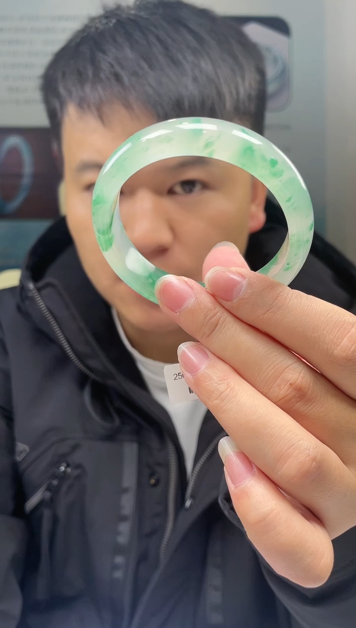 【闪购商品】石英质玉手镯未镶嵌非洲翠手镯多样性发货