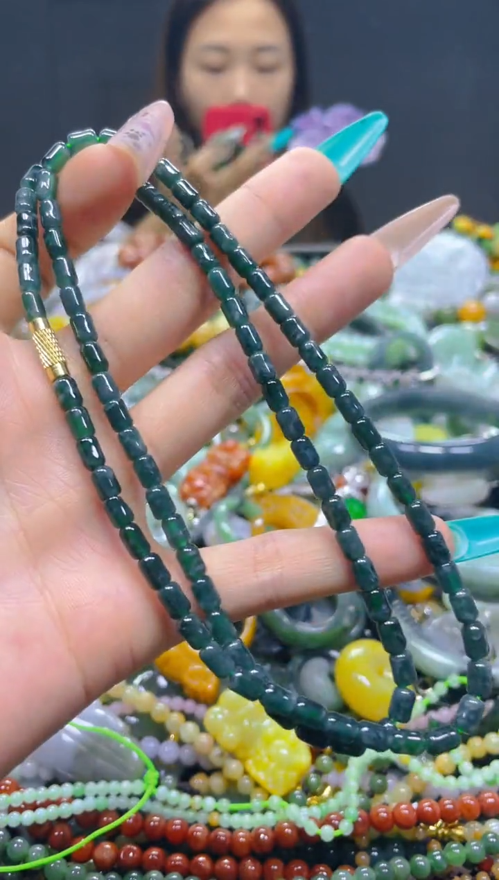 颈饰未镶嵌翡翠4MM/E/翡翠A货，一件也是批发价