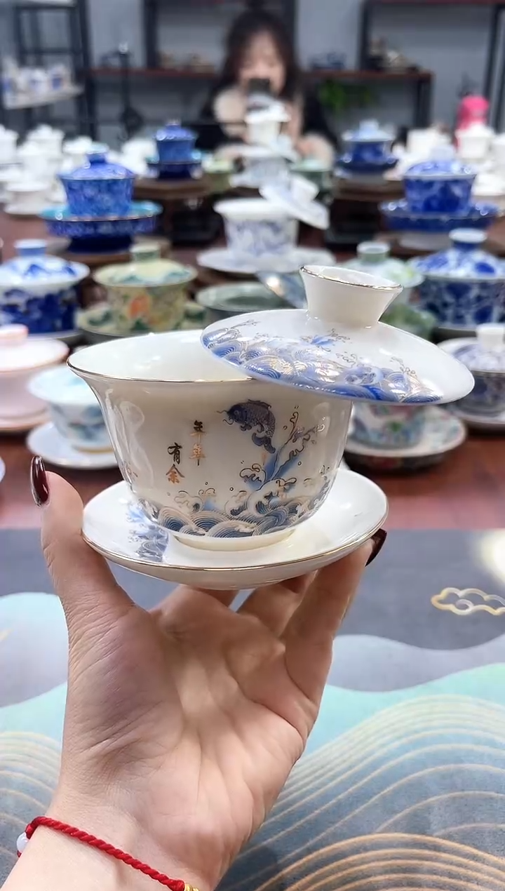 【闪购商品】中号描金年年有余元宝盖碗