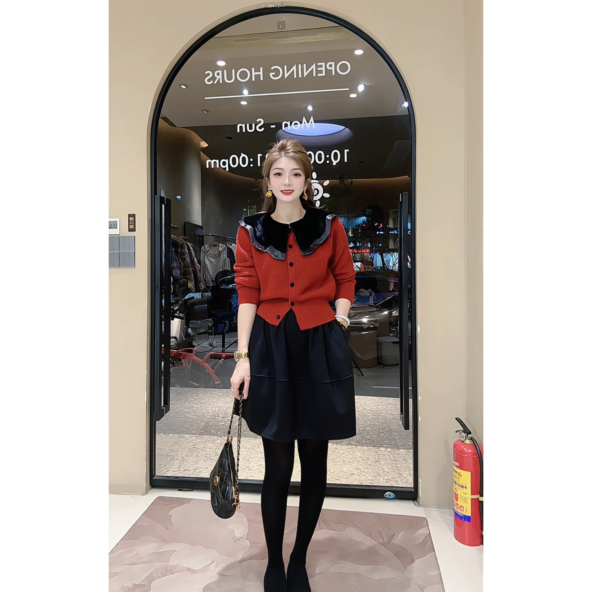 涵儿家 韩系娃娃领亮片排扣毛衫 VS 松紧腰五分花苞半裙-33500