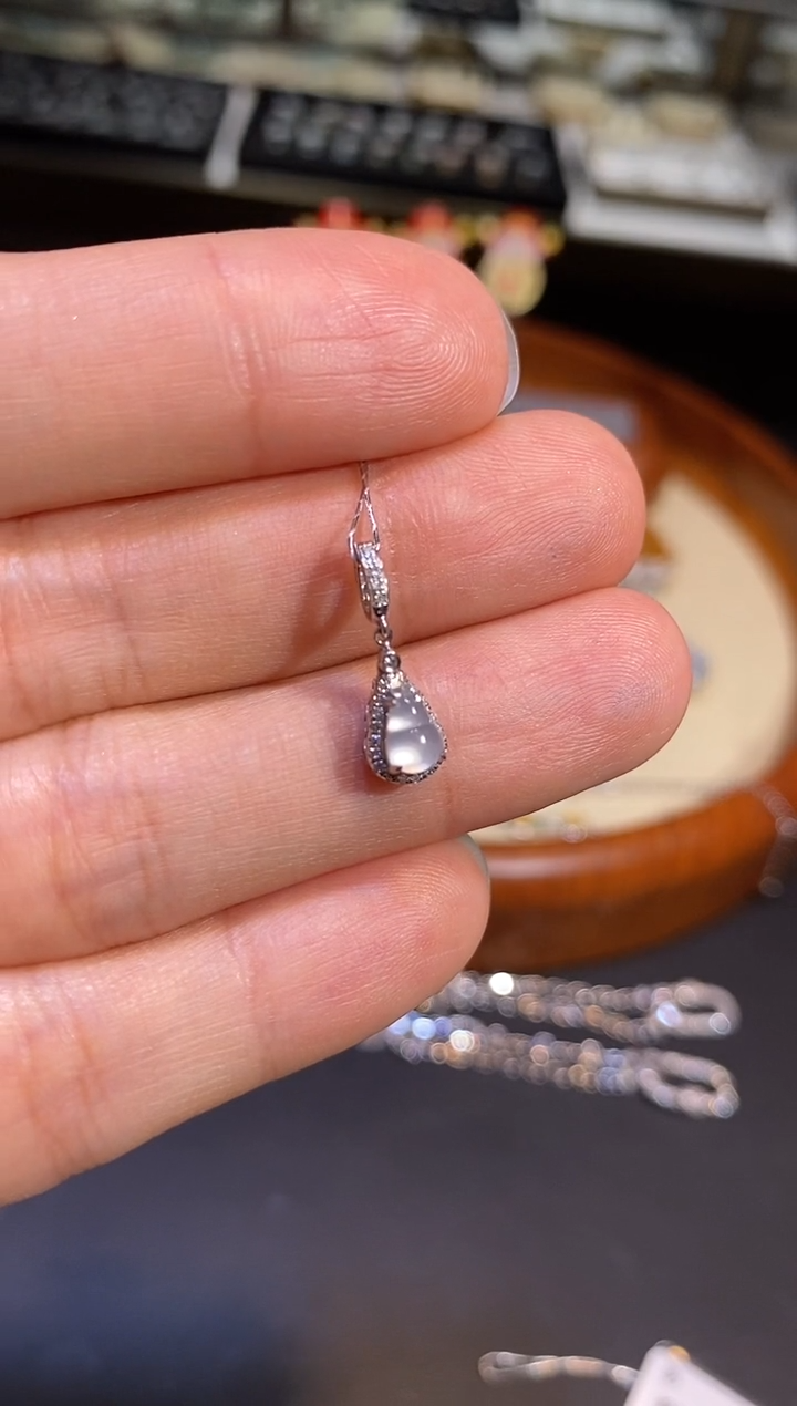 【闪购商品】翡翠颈饰18K金镶嵌吊坠