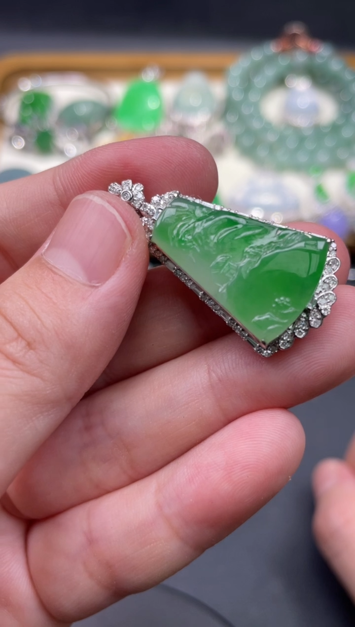【闪购商品】翡翠颈饰18K金镶嵌38..........
