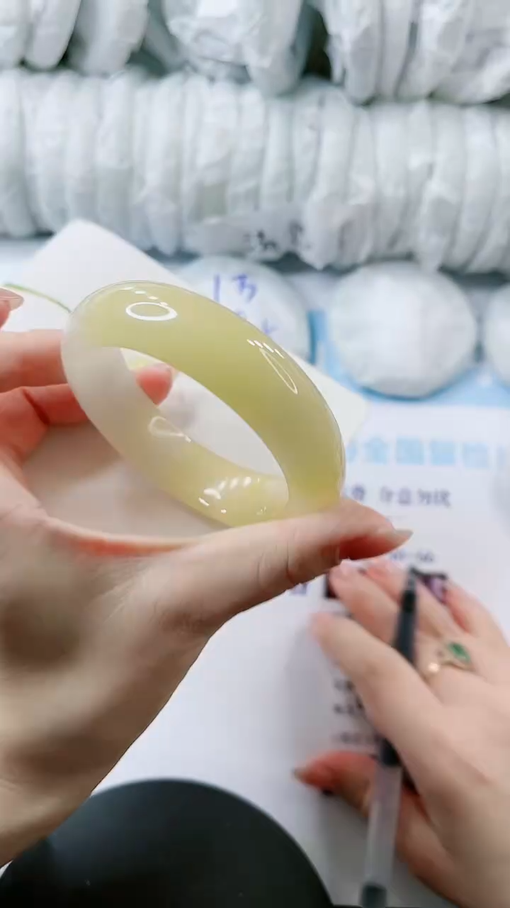 【闪购商品】石英质玉手镯未镶嵌多样性发货V132