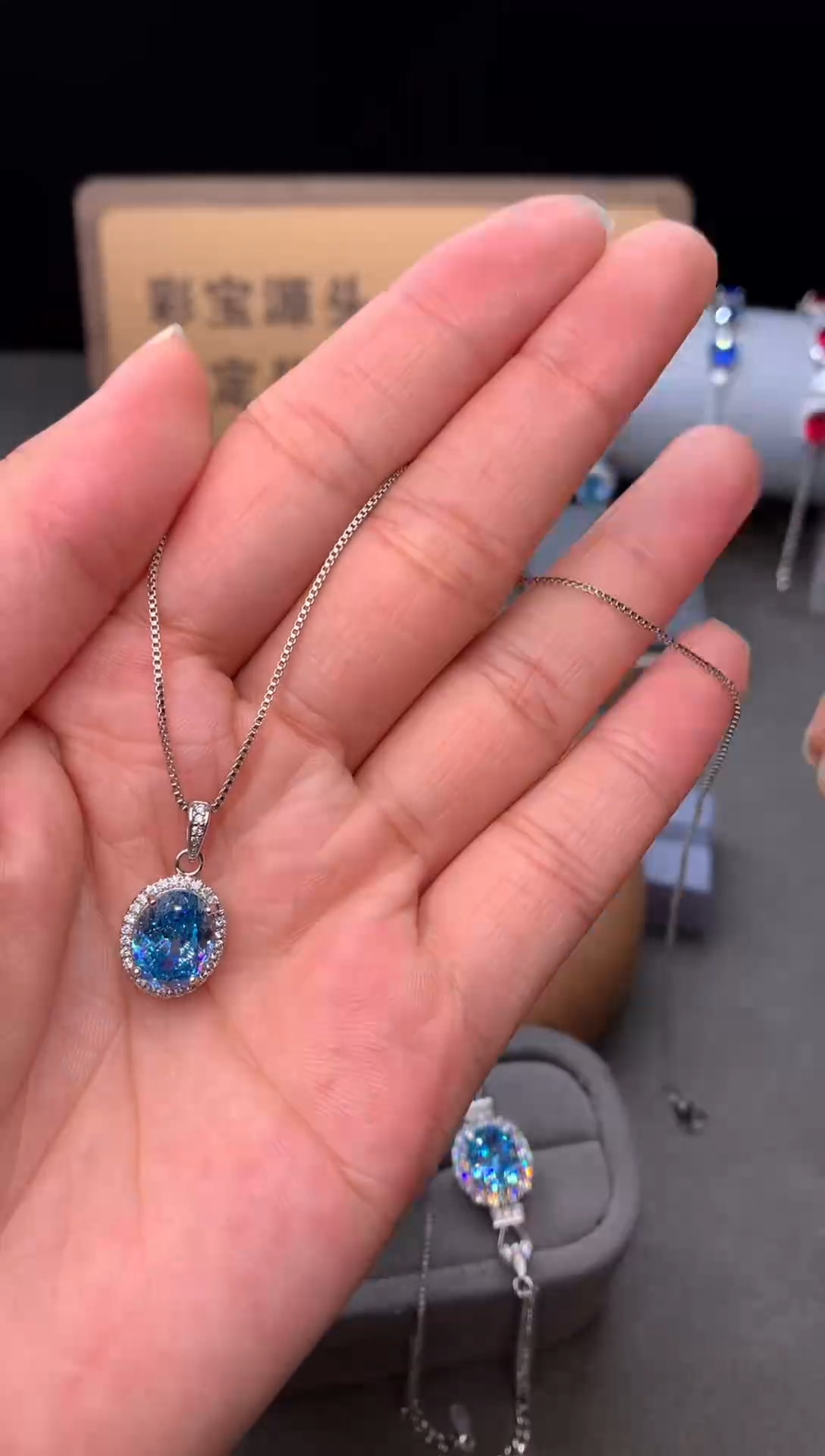 银S925镶嵌吊坠(赠链)海蓝宝石22222