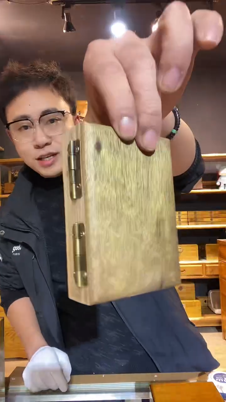 金丝楠木制品薄烟盒（无漆）167
