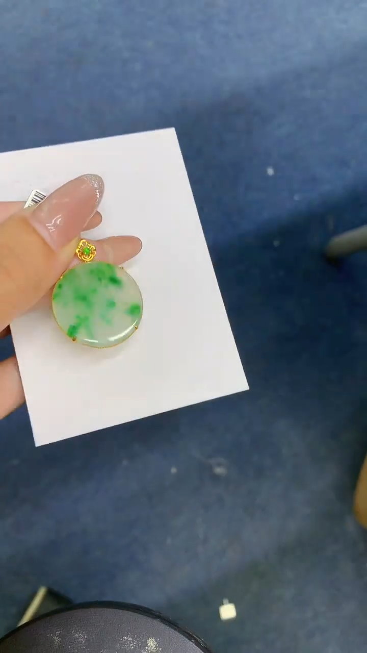 颈饰18K金镶嵌翡翠1