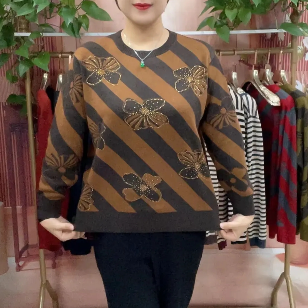 2025年休闲时尚冬装中年女士烫钻探头针织衫大码百搭遮肚子款毛衣