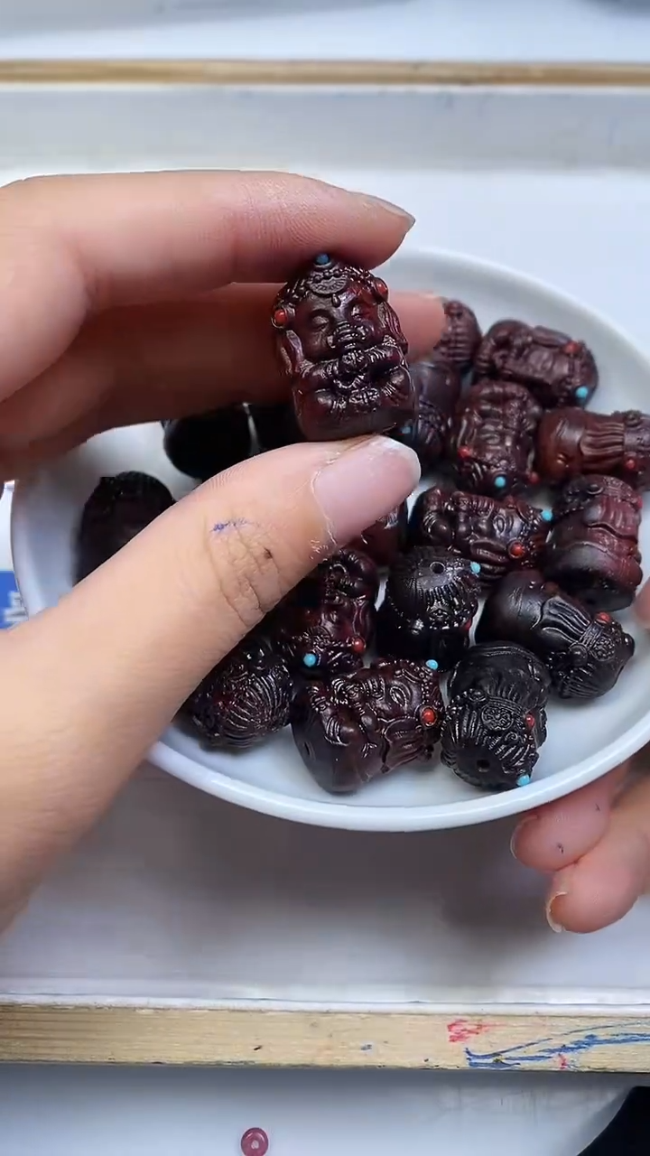 檀香紫檀（小叶紫檀）散珠E866 小叶紫檀 雕刻件 17*22mm 1个9.8元 