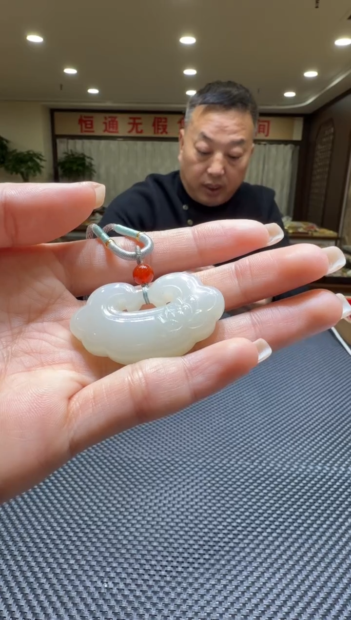 颈饰未镶嵌和田玉挂件