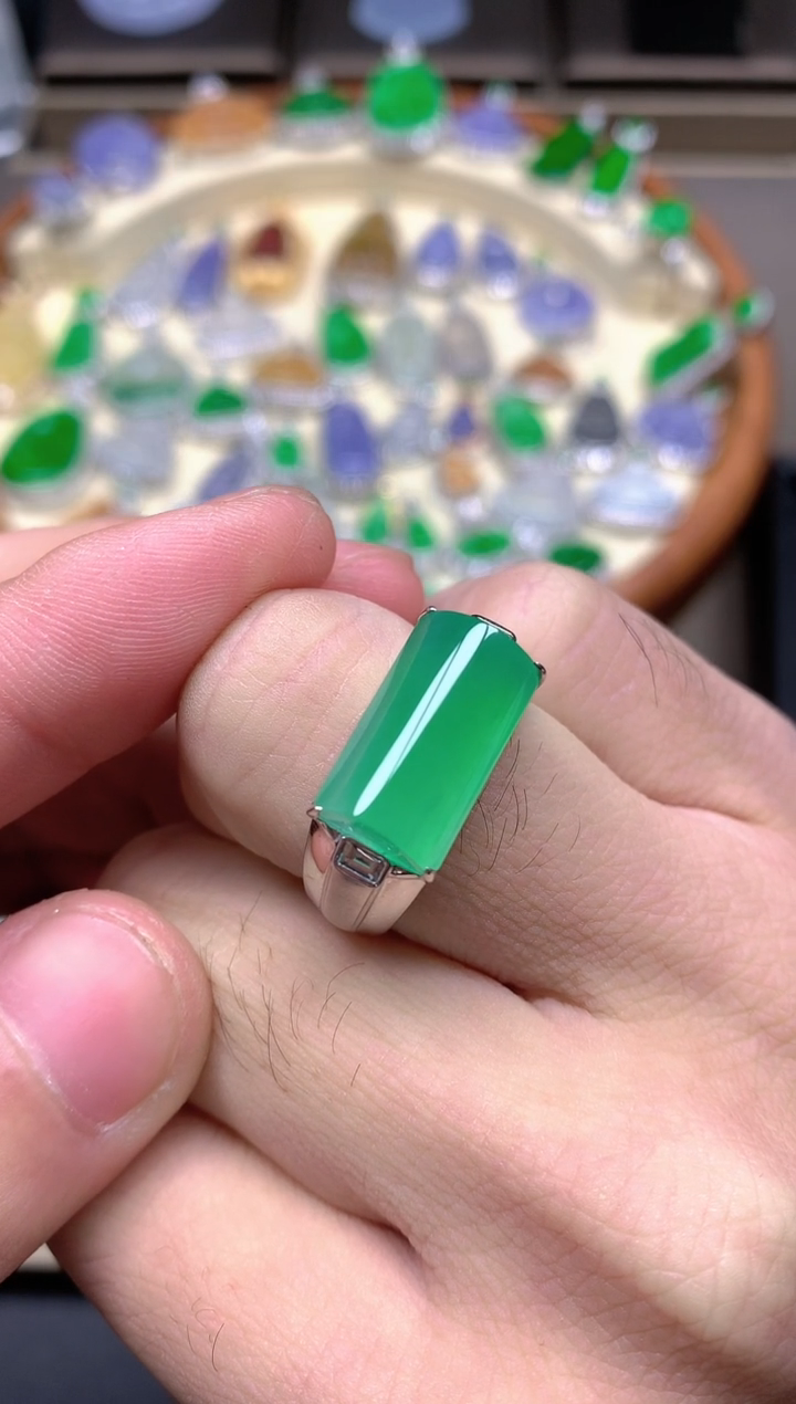 【闪购商品】翡翠颈饰18K金镶嵌戒指