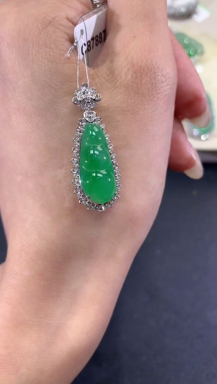 【闪购商品】翡翠吊坠(不含链)18K金镶嵌d185        