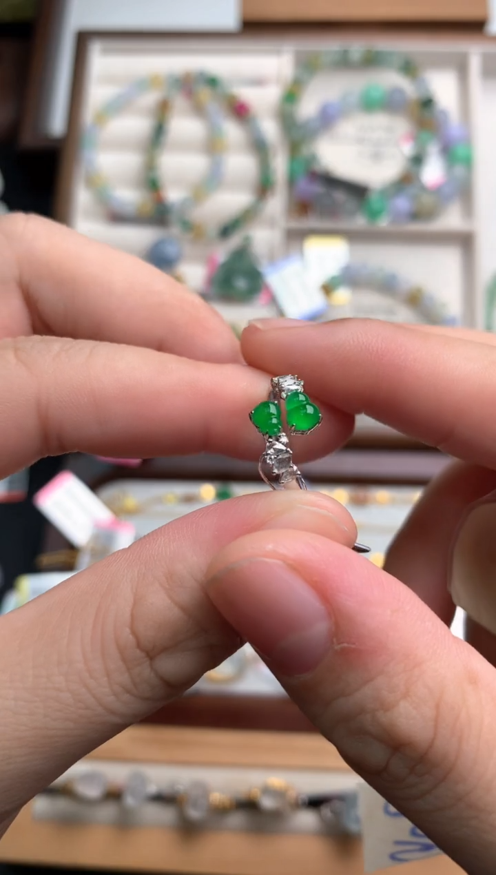 18K金镶嵌挂件翡翠1