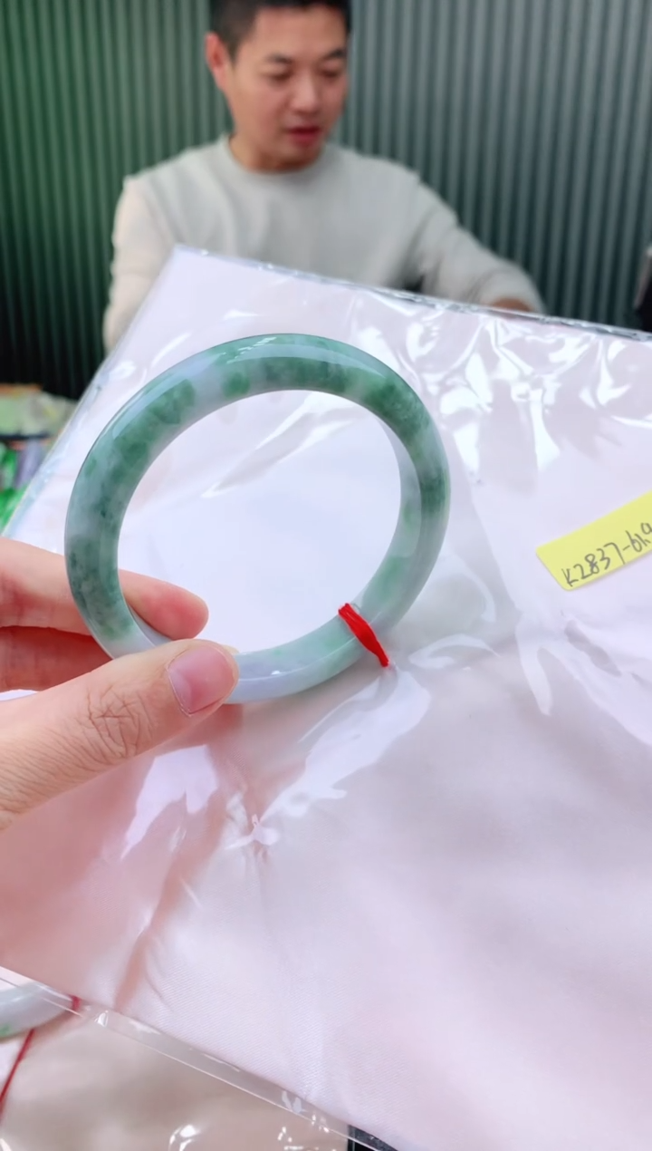 未镶嵌手镯翡翠60+