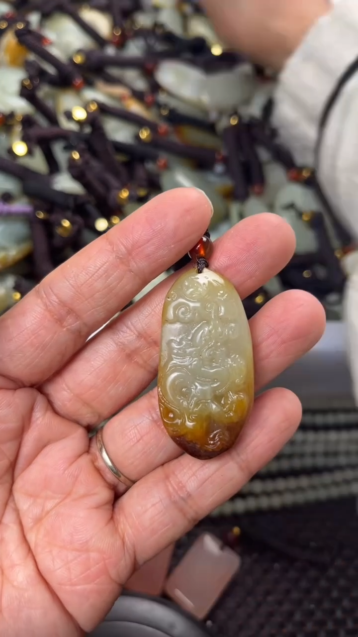 【闪购商品】和田玉颈饰未镶嵌多样性发货没有证书拍一发一有瑕