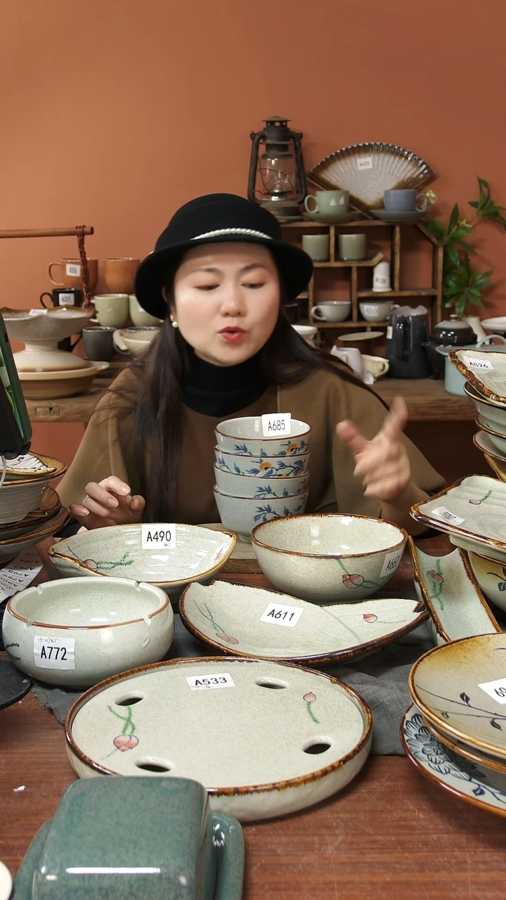 陶瓷A685 四只手绘柿子黑点12.5*7瑕疵