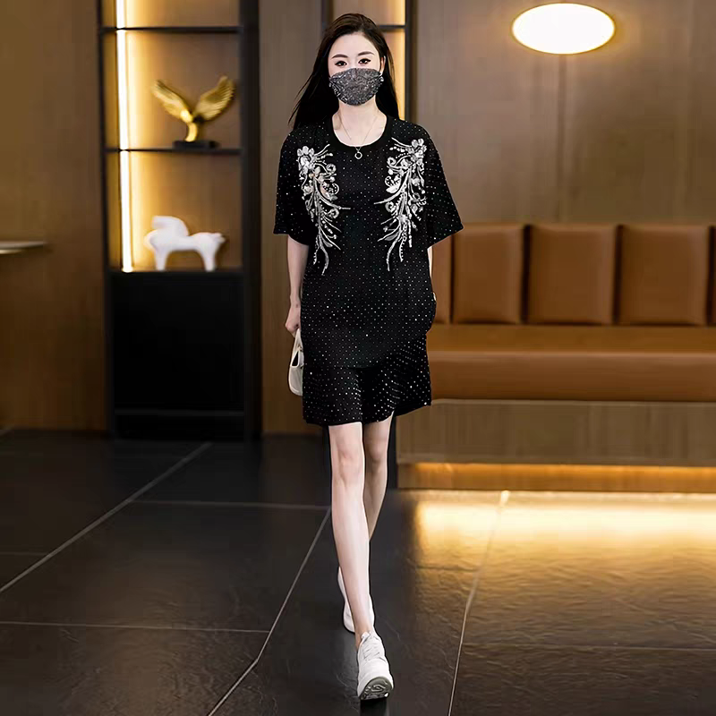 大码时尚休闲套装女夏新款胖mm洋气设计感减龄烫钻上衣短裤两件套
