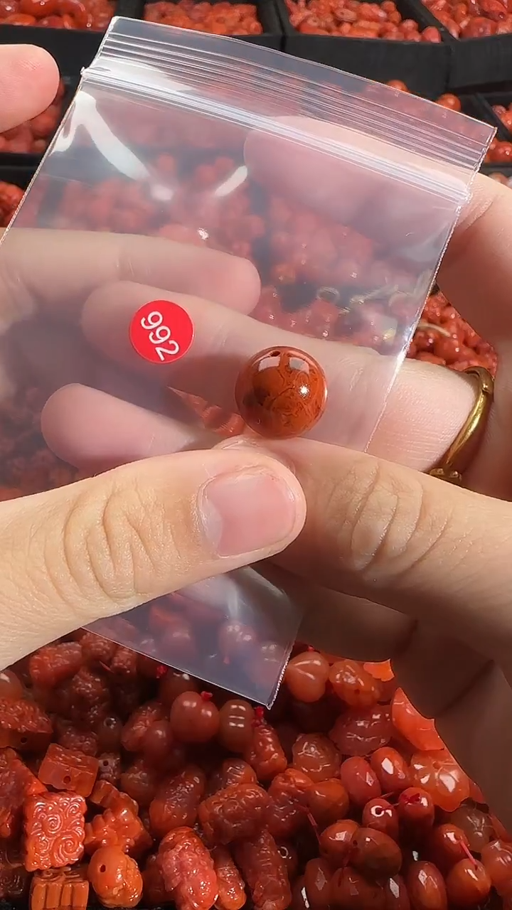 颈饰未镶嵌南红玛瑙1