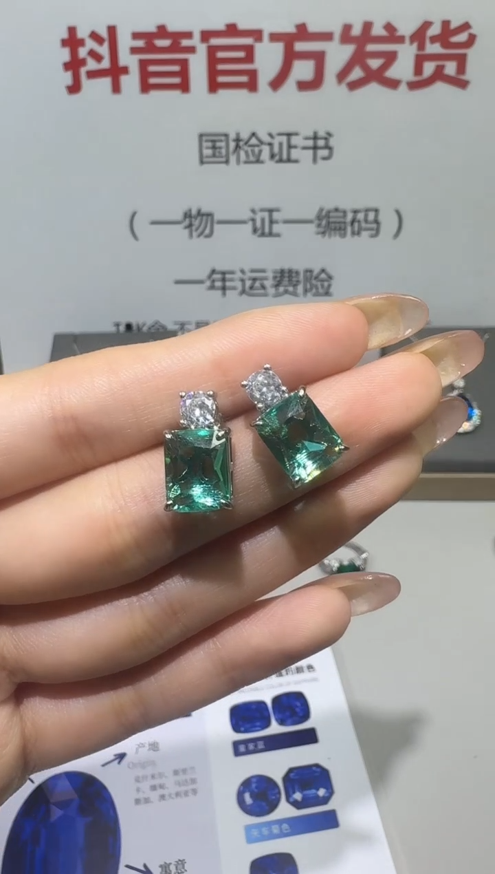 18K金镶嵌耳饰祖母绿1