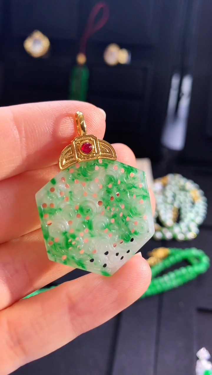 【闪购商品】翡翠吊坠(不含链)18K金镶嵌吊坠