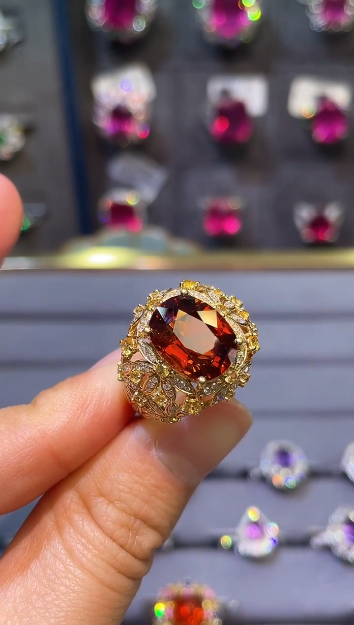 【闪购商品】石榴石（芬达石）戒指18K金镶嵌/6.09ct