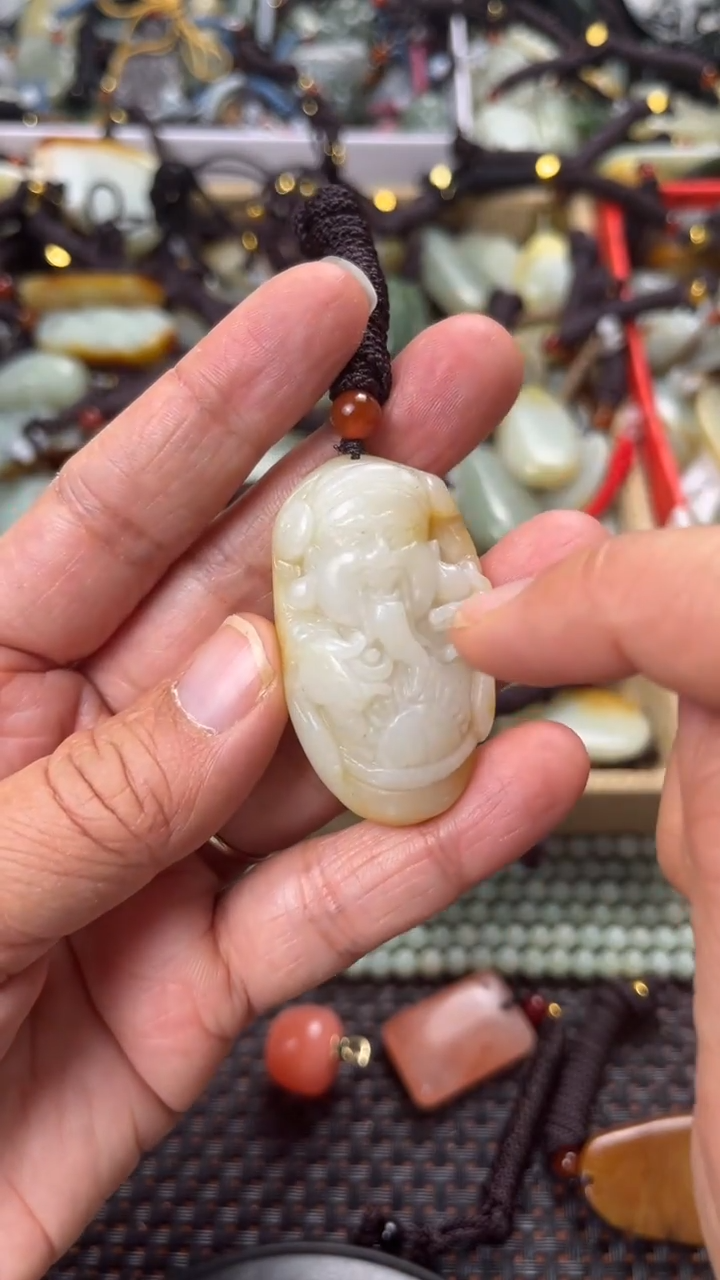 【闪购商品】和田玉颈饰未镶嵌多样性发货没有证书拍一发一有瑕