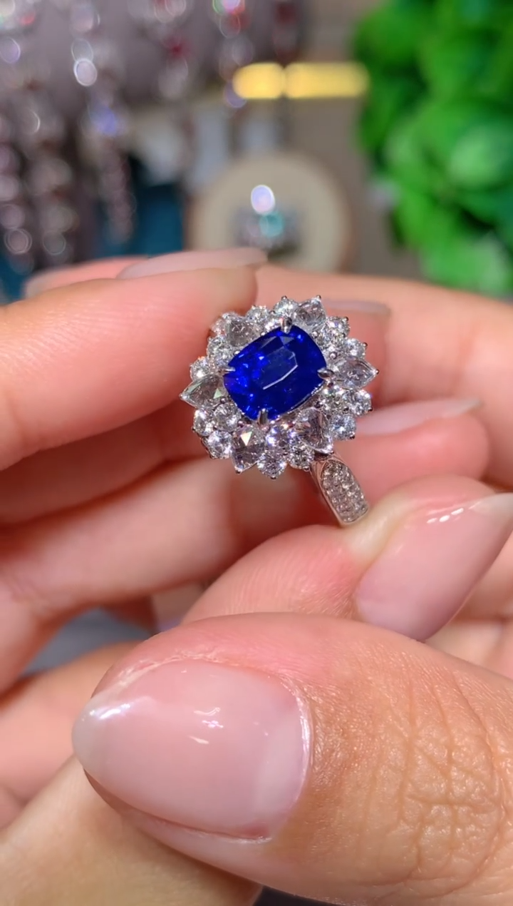 戒指蓝宝石18K金镶嵌1.69CT