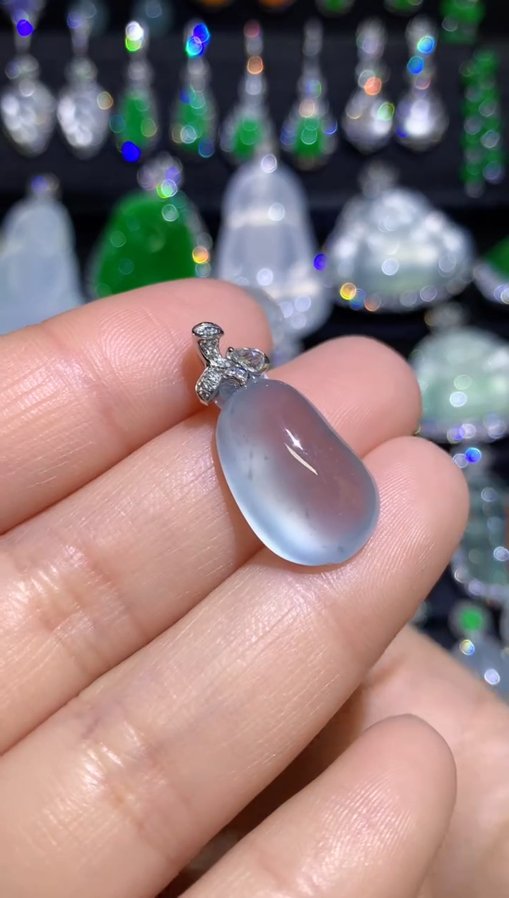 【闪购商品】翡翠颈饰18K金镶嵌玻璃种裸镶福瓜