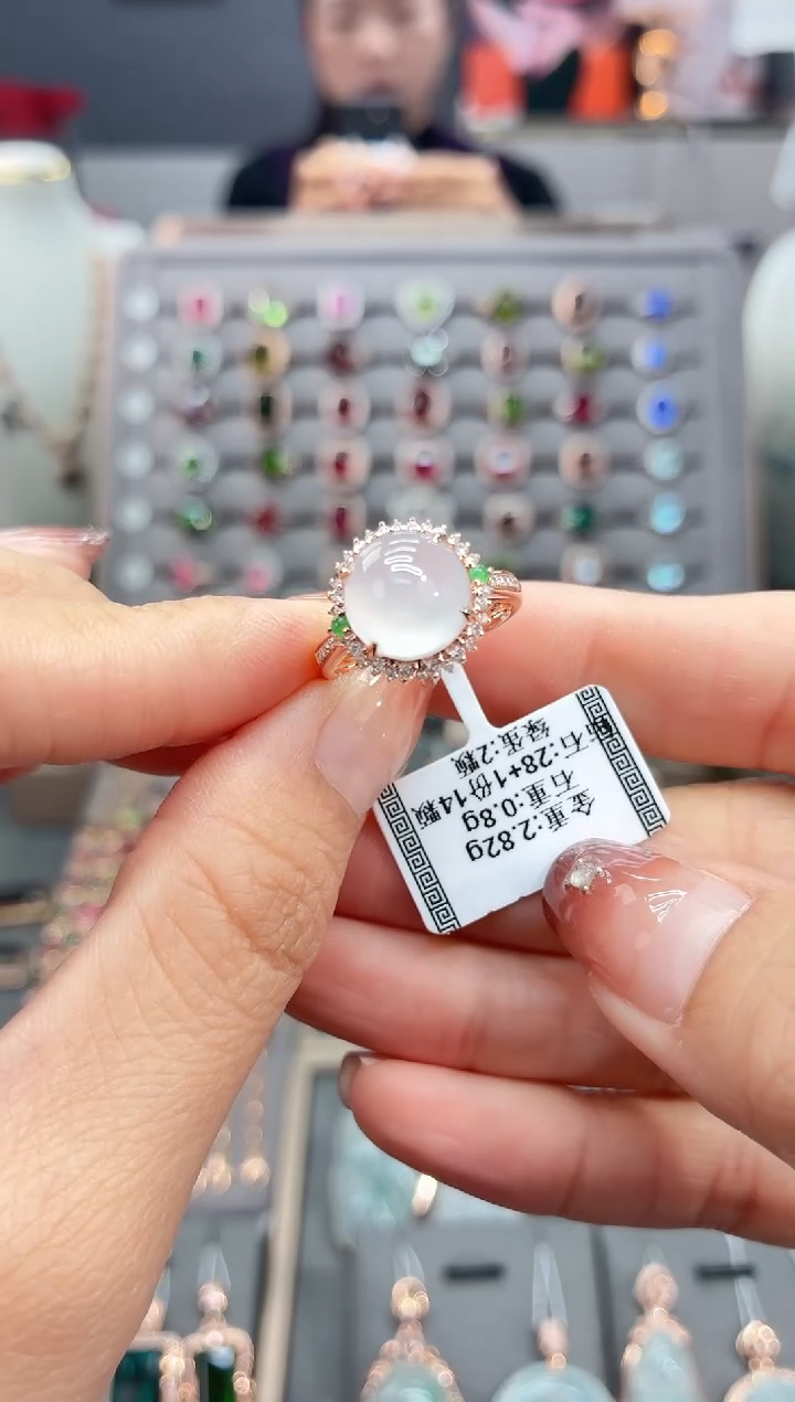 18K金镶嵌戒指翡翠0.8