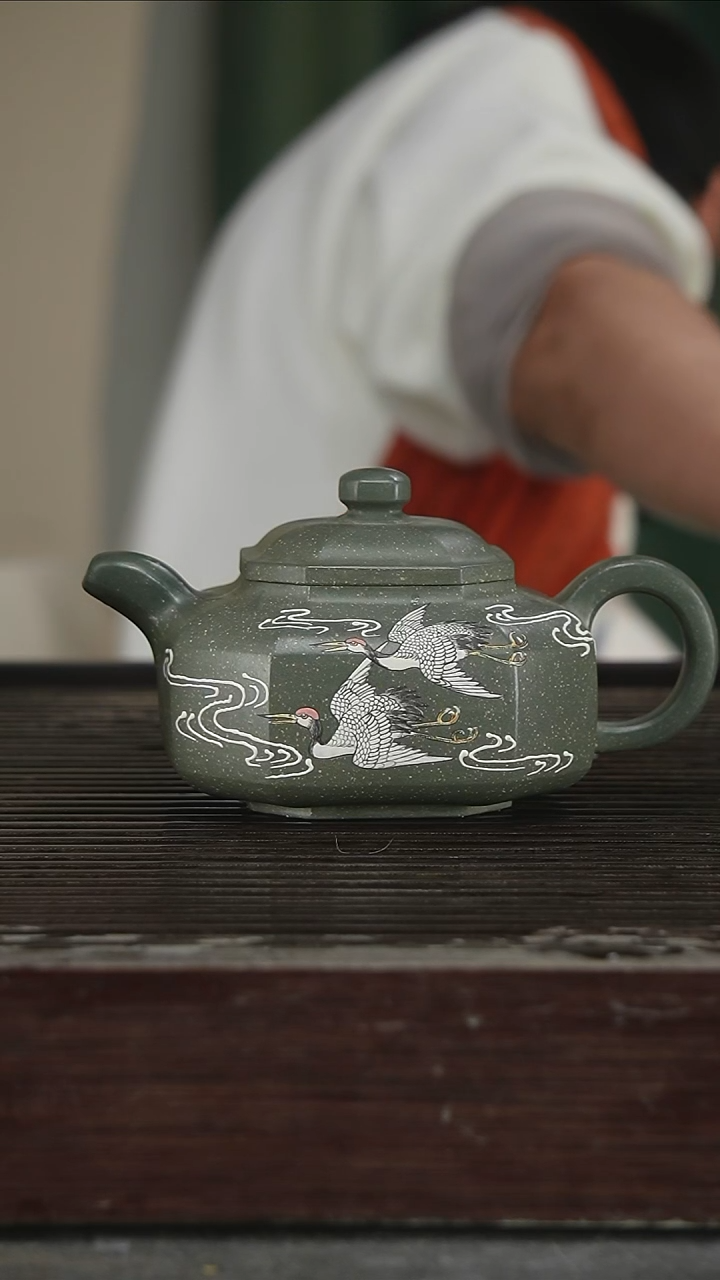 茶壶紫砂逸*过高工季杏芬，带证400CC