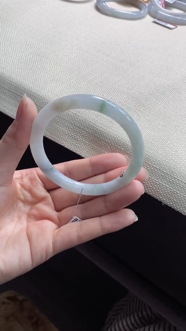 【闪购商品】翡翠手镯未镶嵌56圆条手镯