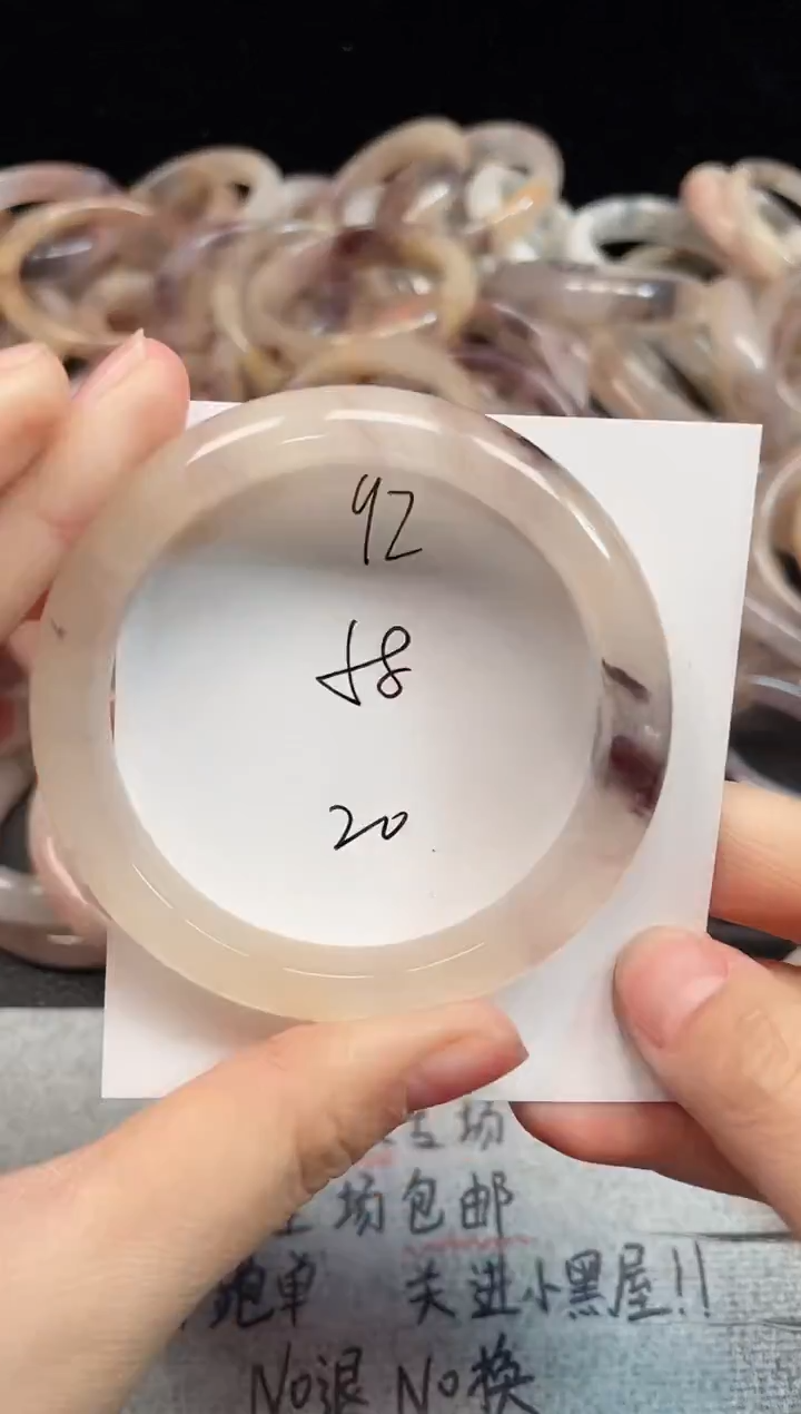 未镶嵌手镯石英质玉92