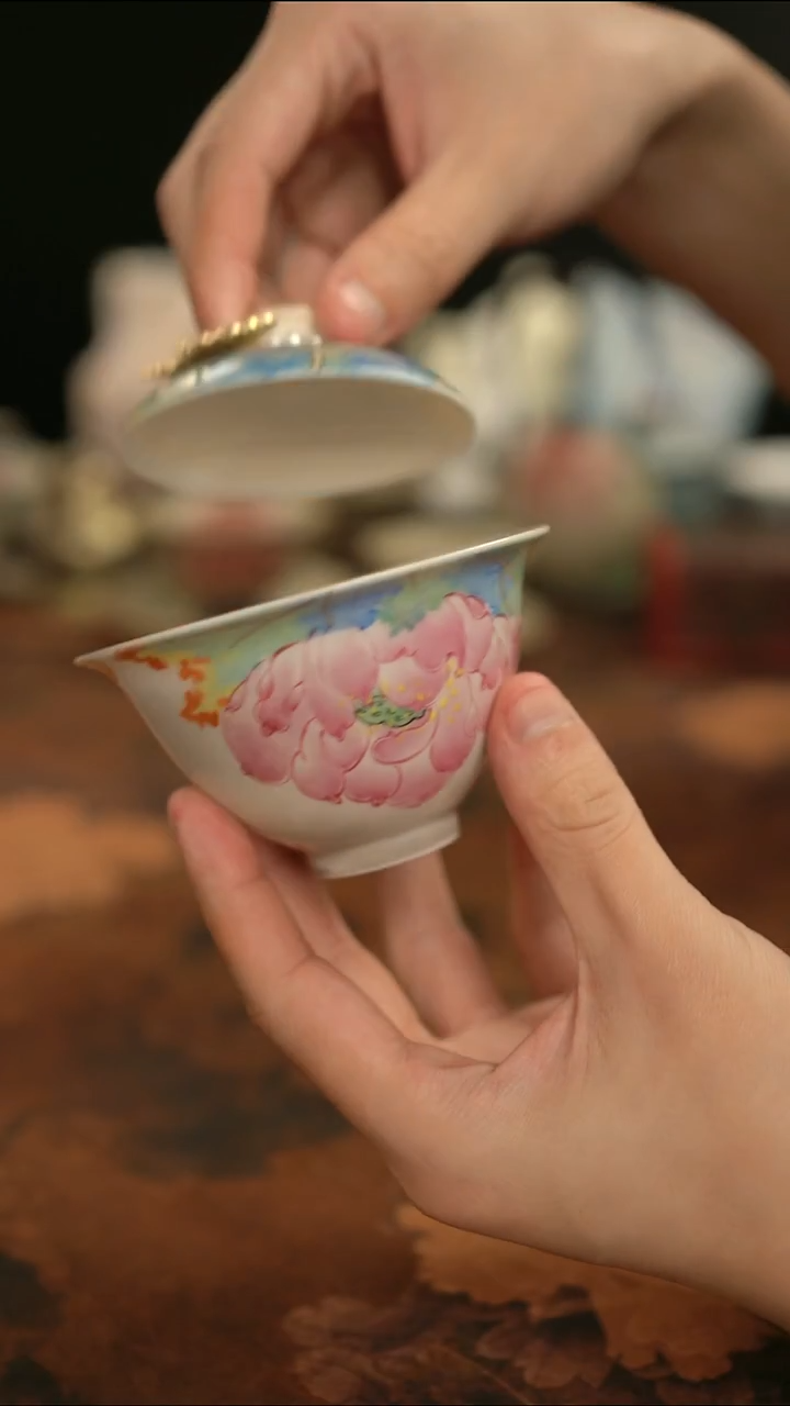 摩吉陶陶闪拍链接 志野粉花手绘二才盖碗
