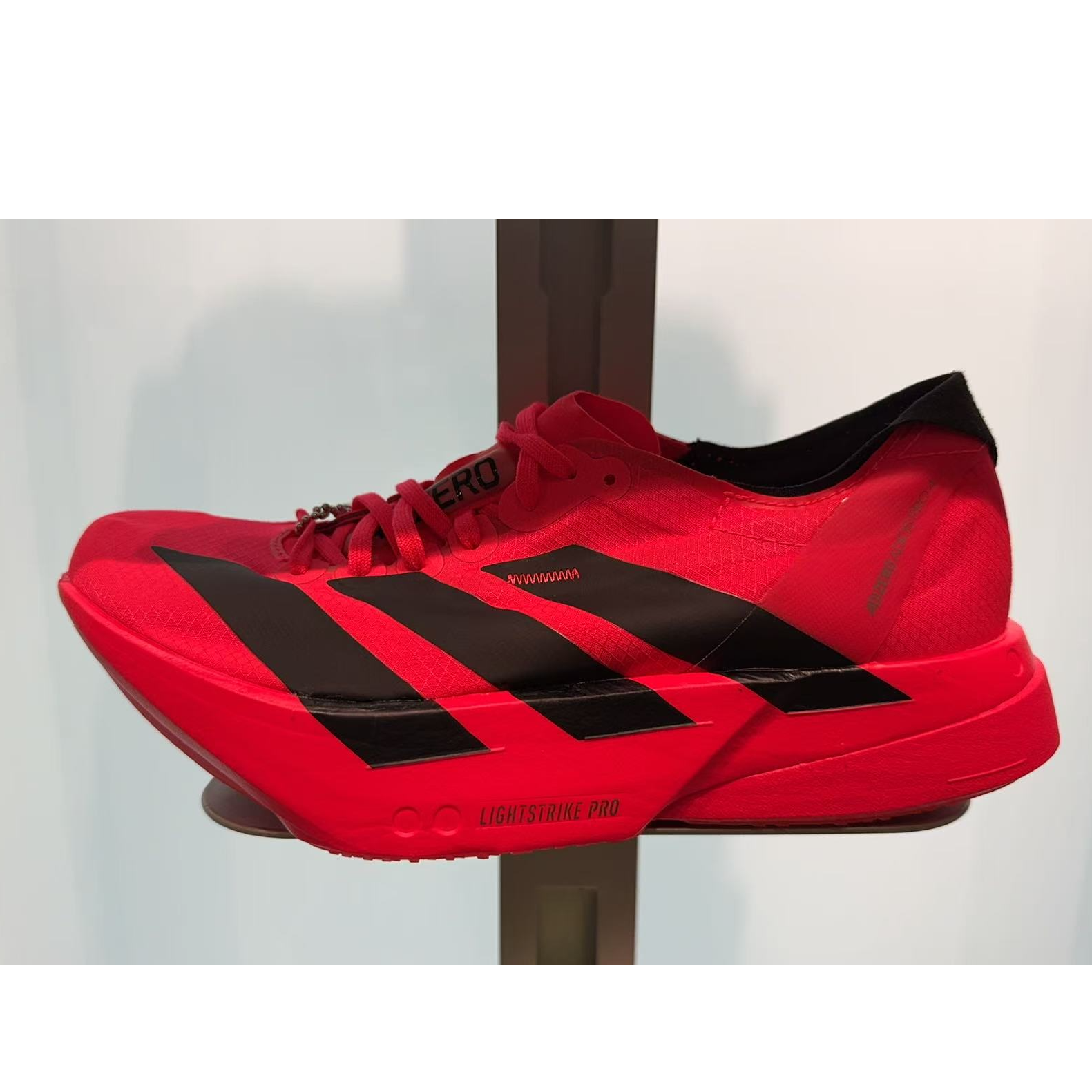 adidas阿迪达斯女款马拉松跑鞋IZERO IOS PRO 4 W 红黑配色JR6356