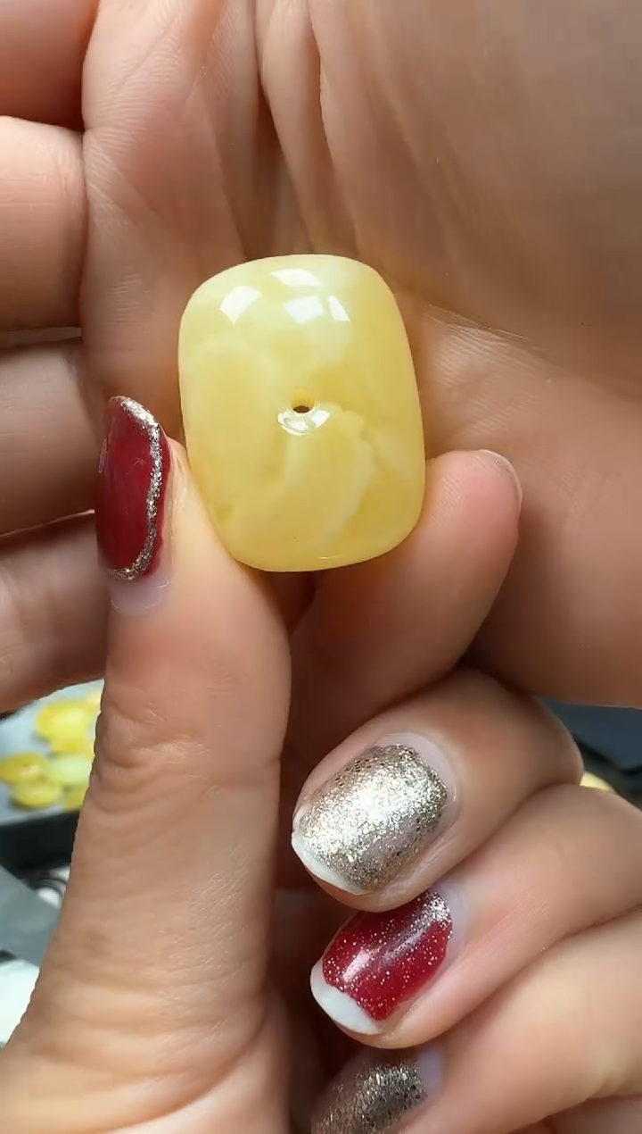 【闪购商品】琥珀裸石未镶嵌挂坠