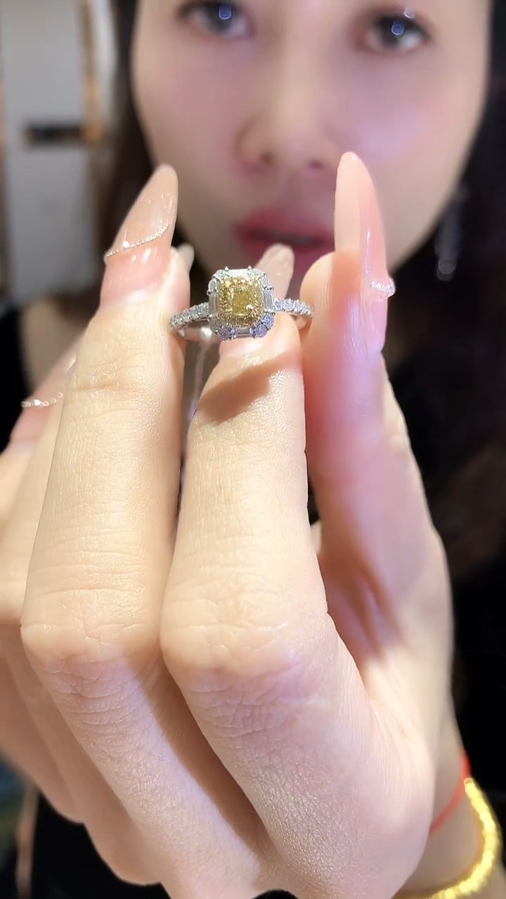 【闪购商品】钻石戒指18K金镶嵌戒指