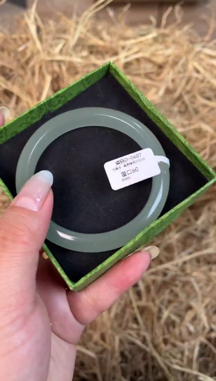 未镶嵌手镯石英质玉D-0607