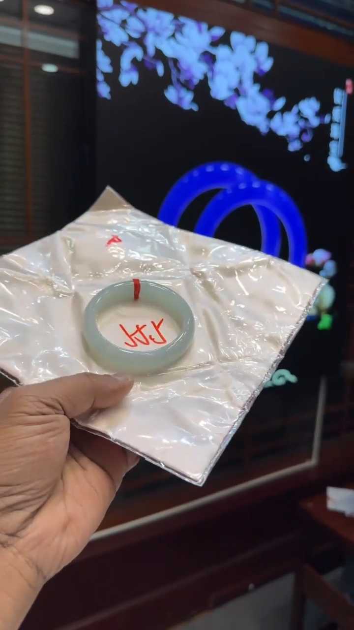 【闪购商品】翡翠手镯未镶嵌手镯