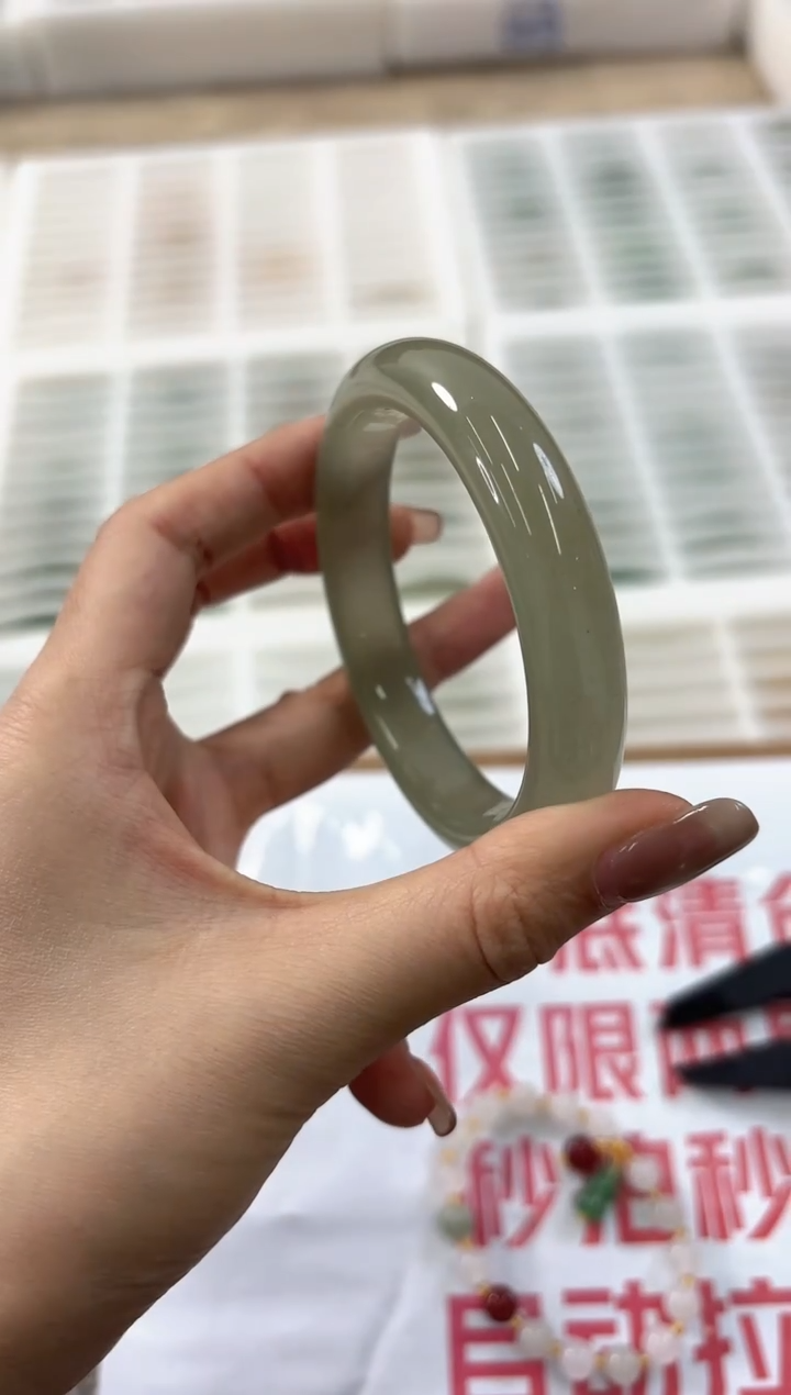 未镶嵌手镯石英质玉109-60D