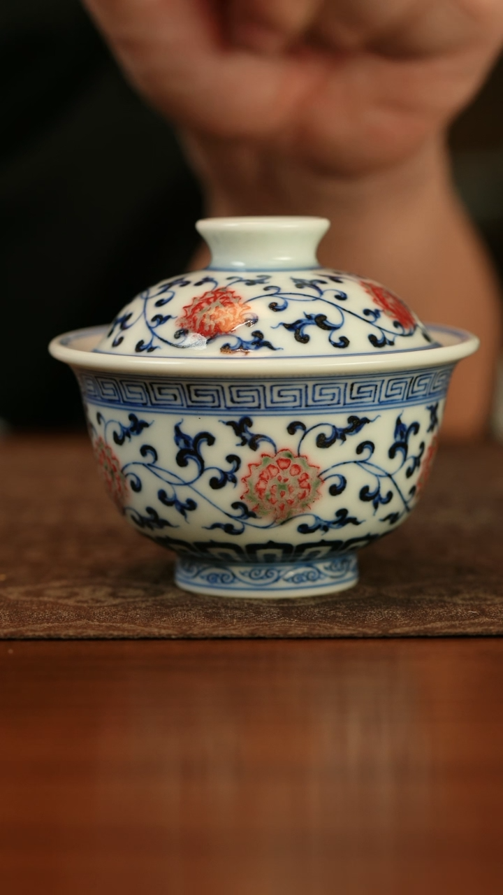 【闪购商品】林泉风月仿明青花釉里红缠枝莲盖碗出翠