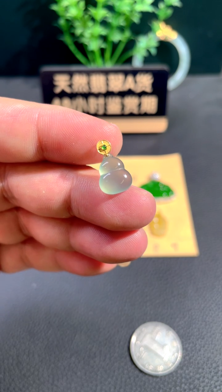 颈饰18K金镶嵌翡翠翡翠