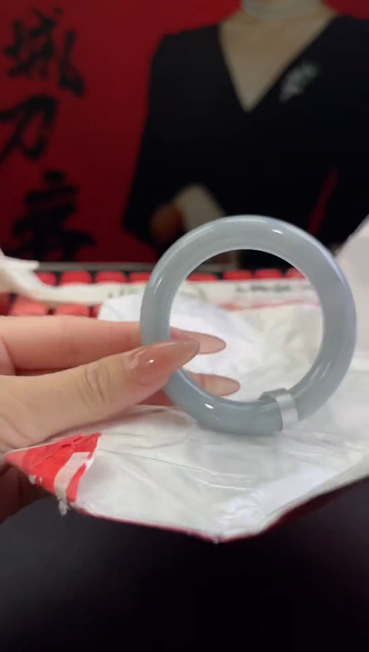 【闪购商品】翡翠手镯未镶嵌4翡翠手镯(微瑕）