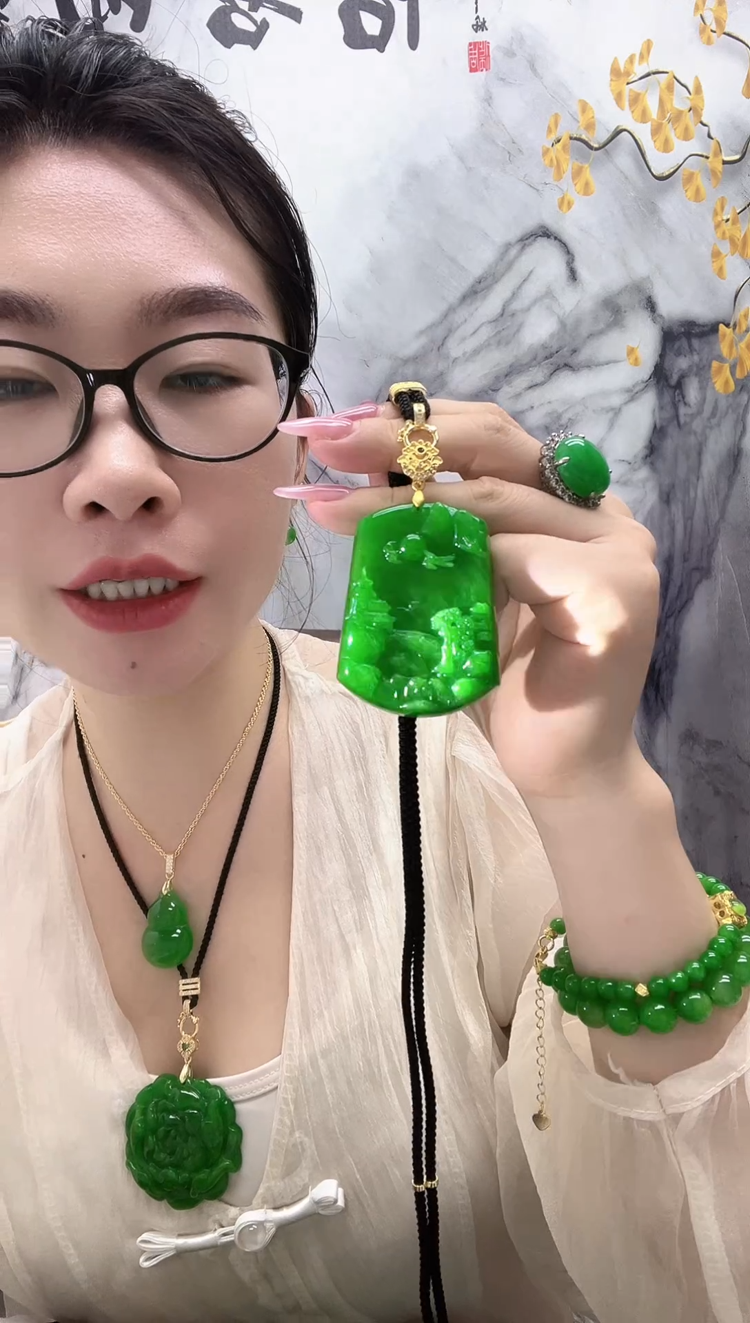 颈饰未镶嵌翡翠39*55阳绿山水牌