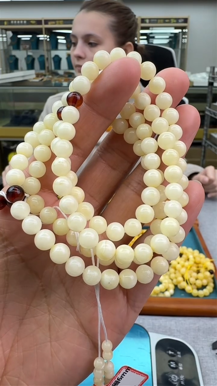 【闪购商品】琥珀颈饰未镶嵌946秒拍号