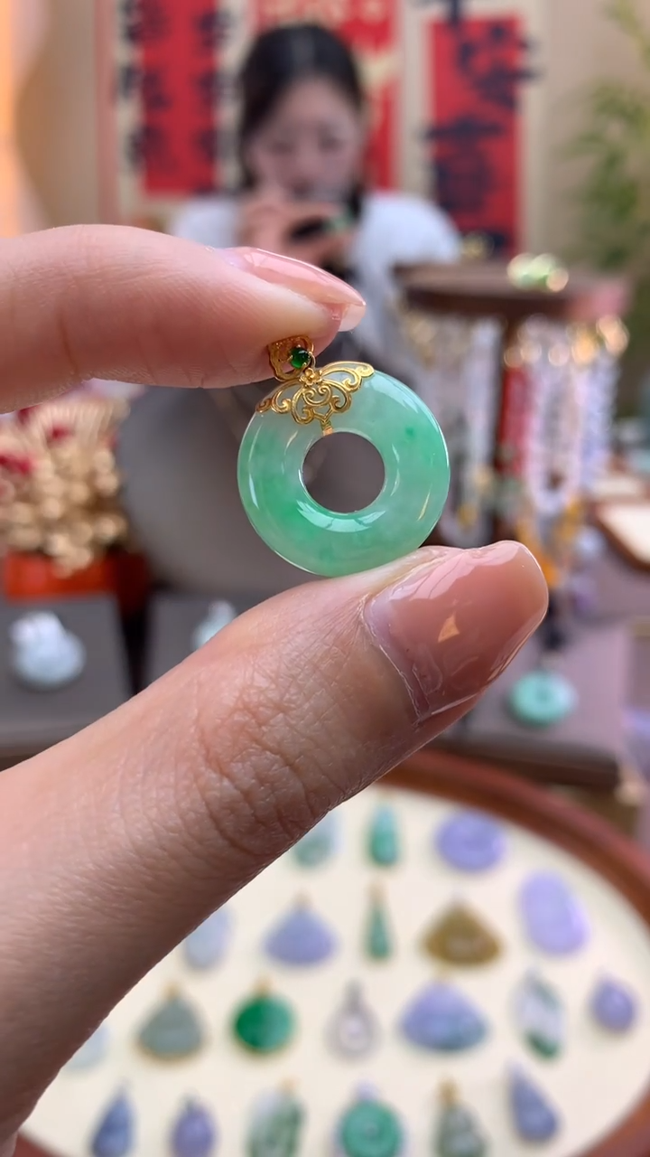 【闪购商品】翡翠颈饰18K金镶嵌平安扣