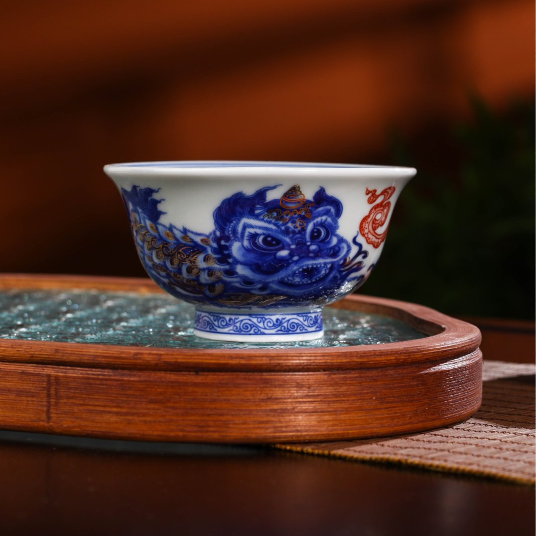 景德镇陶瓷手工高端青花描金高温瓷主人杯釉下彩双狮滚绣球压手杯