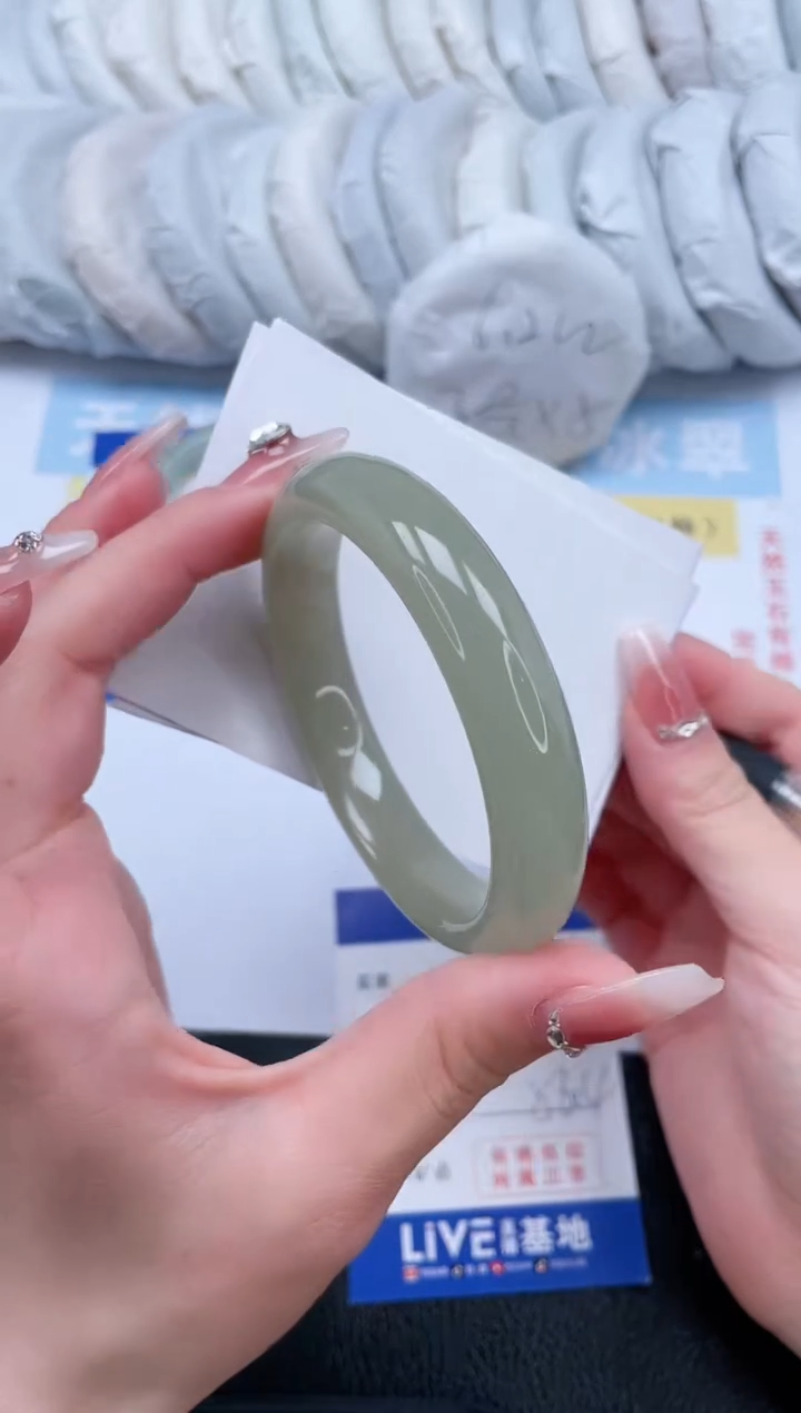 【闪购商品】石英质玉手镯未镶嵌T85-56.4