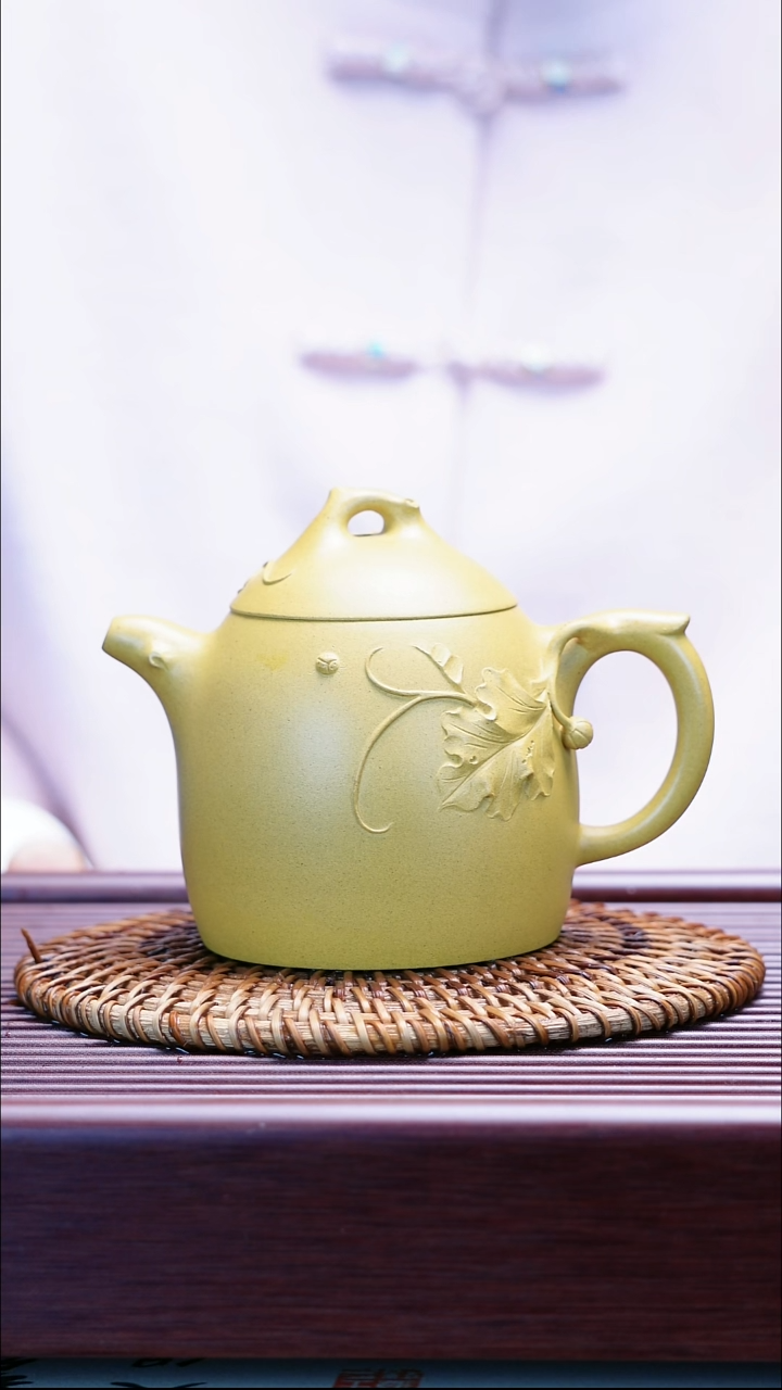 茶壶紫砂鸡油黄  秦权  300cc