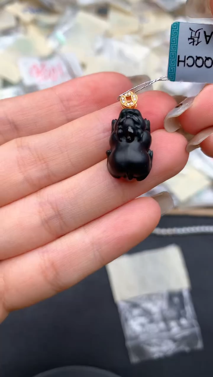 18K金镶嵌挂件翡翠一