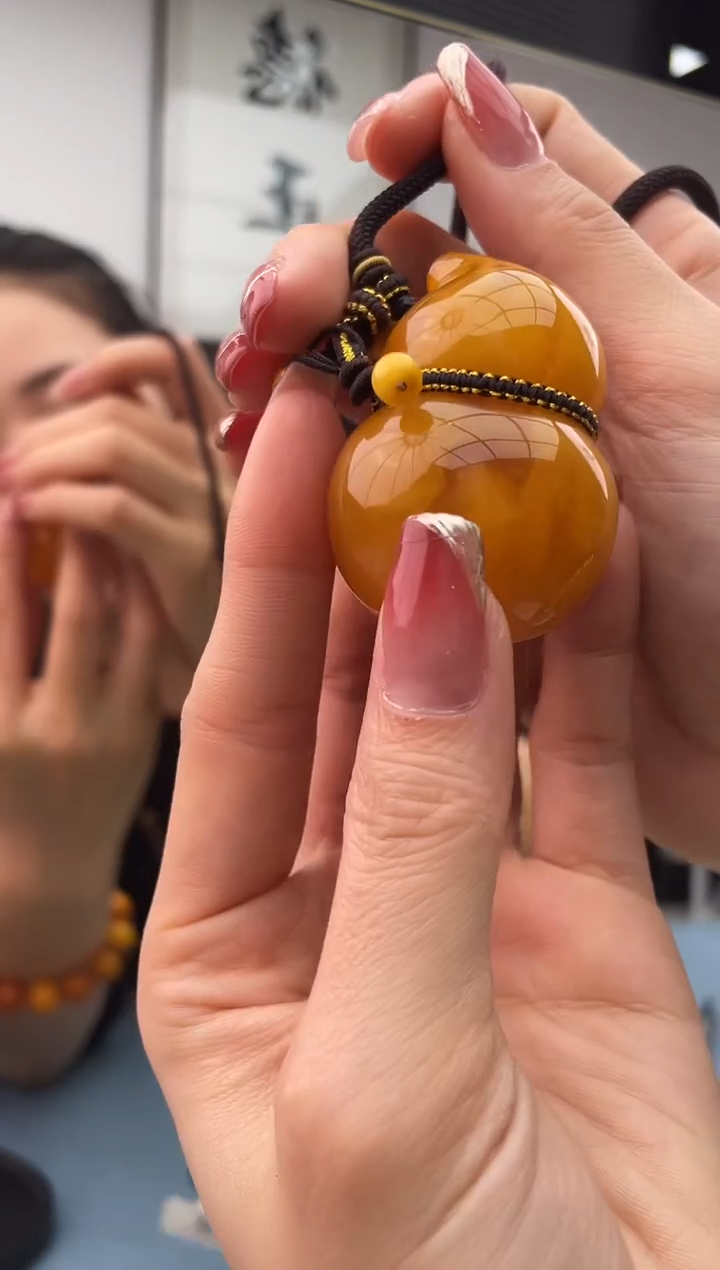 【闪购商品】蜜蜡珠宝奇石未镶嵌假一赔十，多样性微瑕发一件032