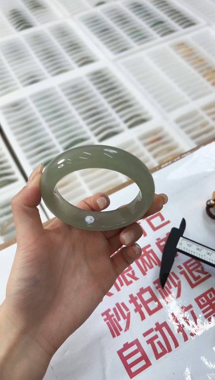 未镶嵌手镯石英质玉94-57D